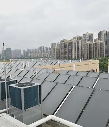 美的空氣能+板式太陽能熱水工程